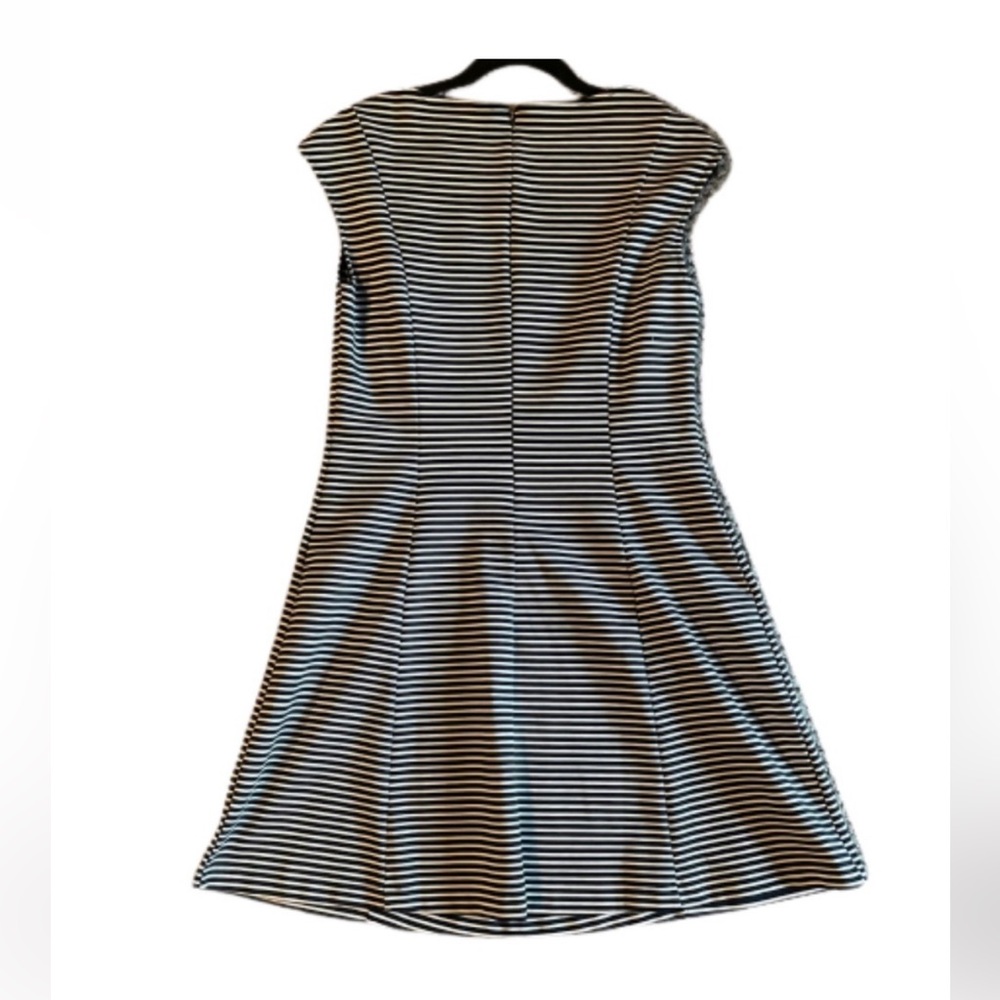 🆕 GAP Women's Striped Fit & Flare Skater Dress with Cap Sleeves 8 - Picture 6 of 16